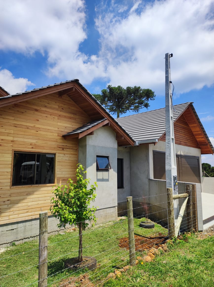 Poste de energia padrão Celesc instalado pela Fendamix
